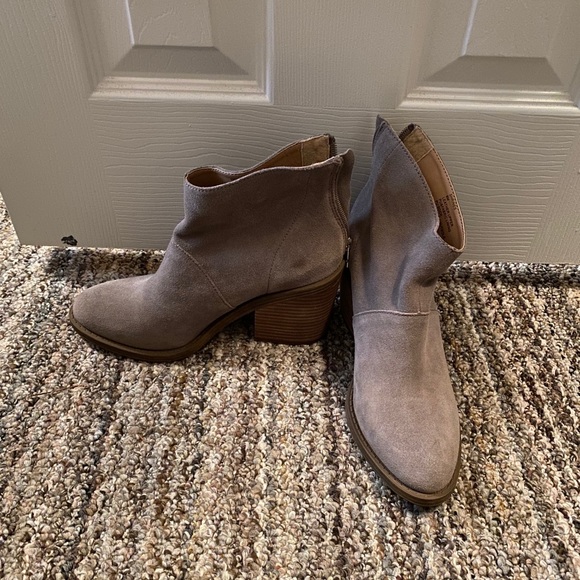 Steve Madden Booties - Picture 2 of 4